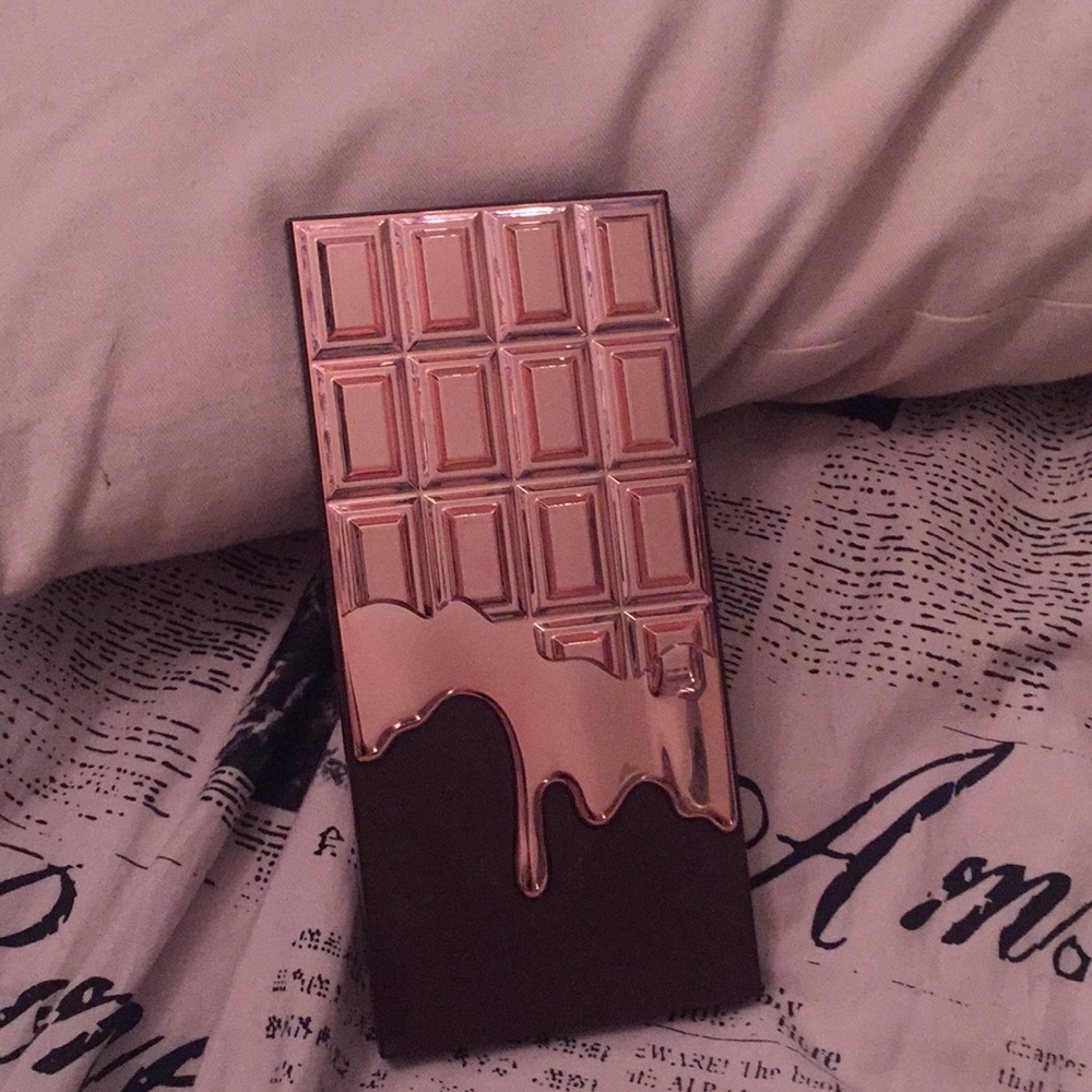 Revolution Rose Gold Chocolate Eyeshadow Pallet